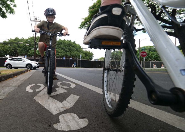 Help Wanted: We Need Better Bike Lanes & Sidewalks on Oahu!